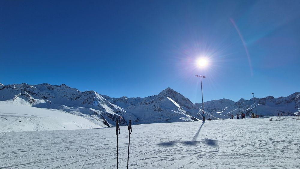 Die Piste bei Sonnenschein.